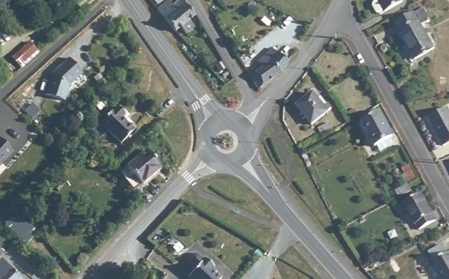 Vue aérienne du Rond-point anonyme n°534655929