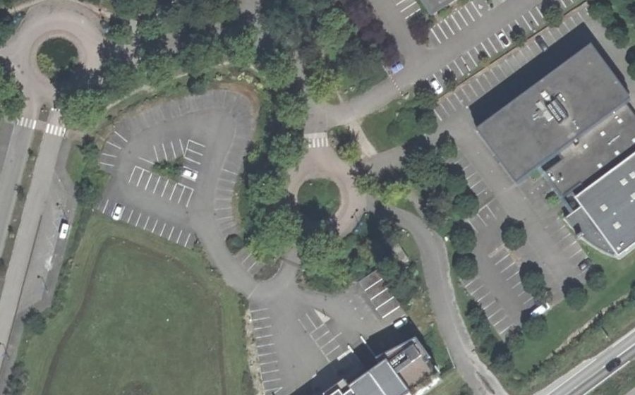 Vue aérienne du Rond-point anonyme n°53472031