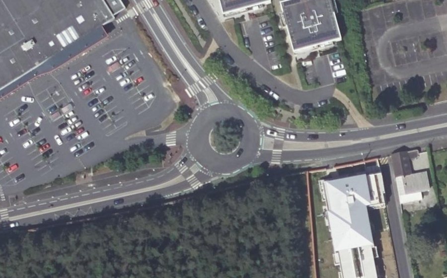 Vue aérienne du Rond-point anonyme n°53505739