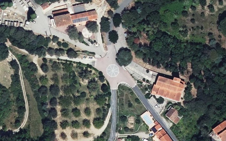 Vue aérienne du Rond-point anonyme n°535290183
