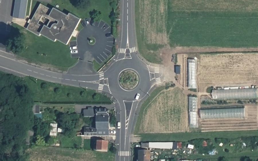 Vue aérienne du Rond-point anonyme n°535320751