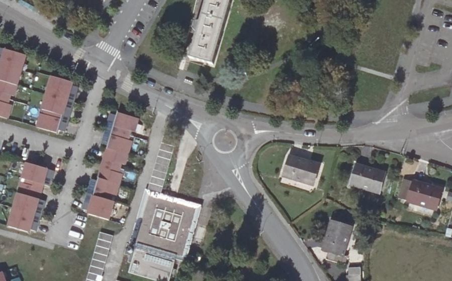 Vue aérienne du Rond-point anonyme n°535330949