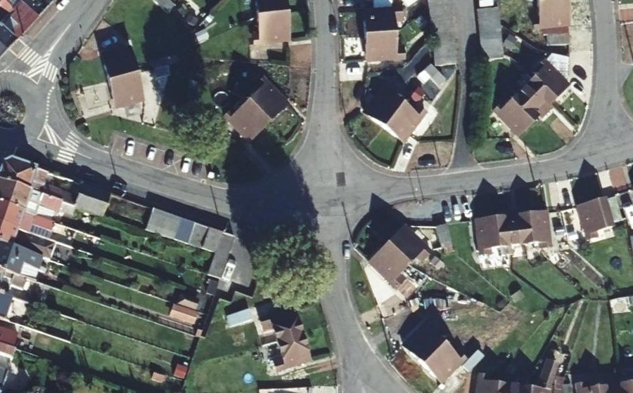 Vue aérienne du Rond-point anonyme n°53536089