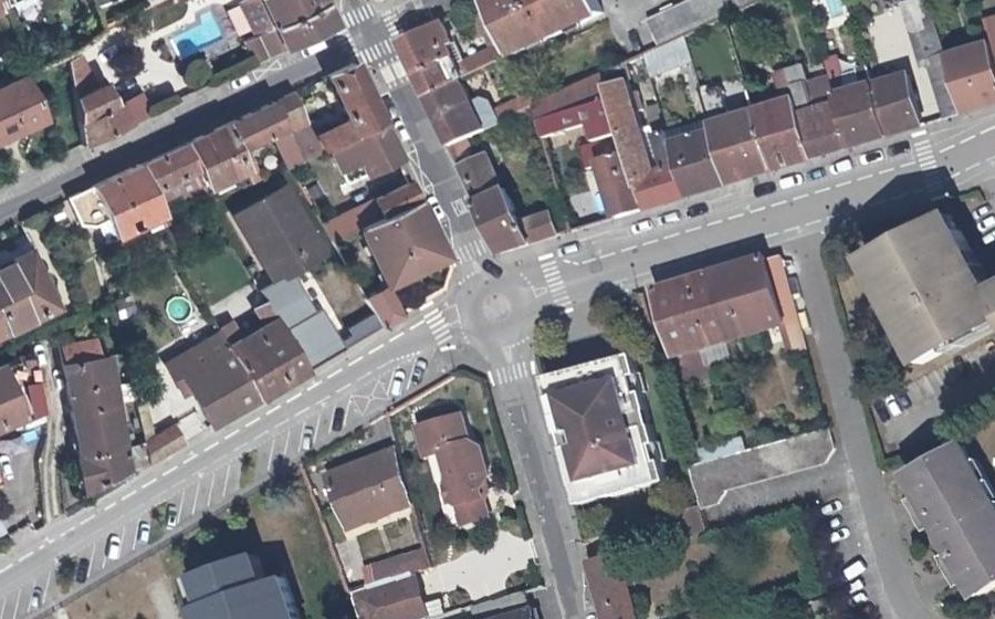 Vue aérienne du Rond-point anonyme n°53539611