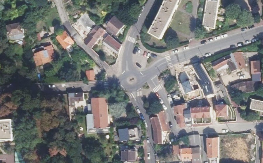 Vue aérienne du Rond-point anonyme n°53540738