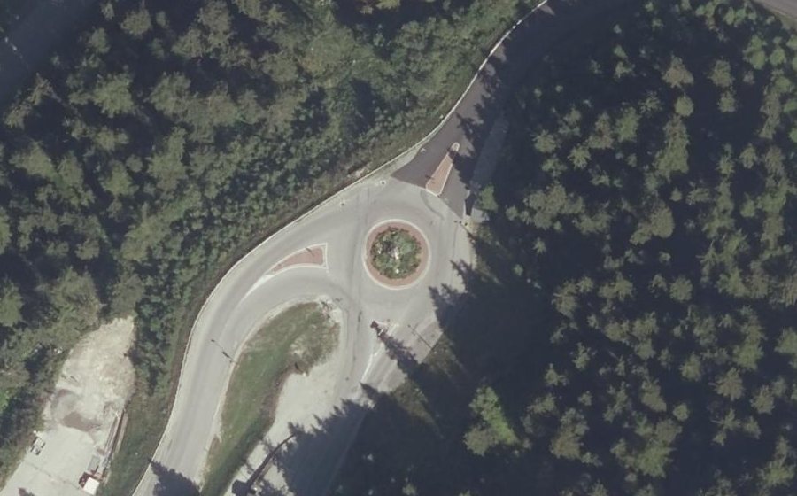 Vue aérienne du Rond-point anonyme n°53548776