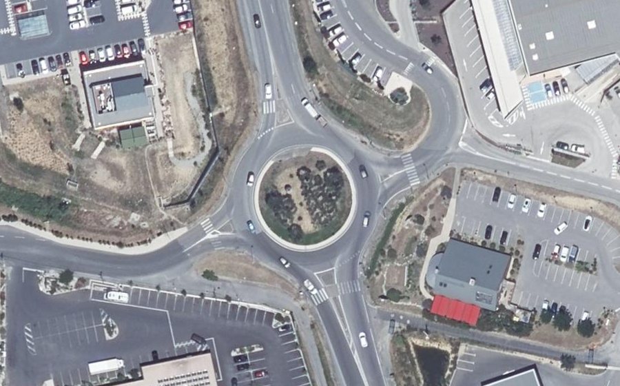 Vue aérienne du Rond-point anonyme n°53555760