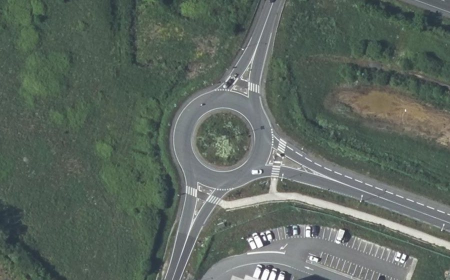 Vue aérienne du Rond-point anonyme n°53568235