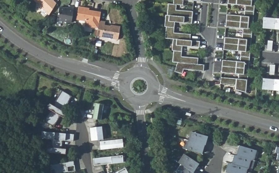 Vue aérienne du Rond-point anonyme n°53570638