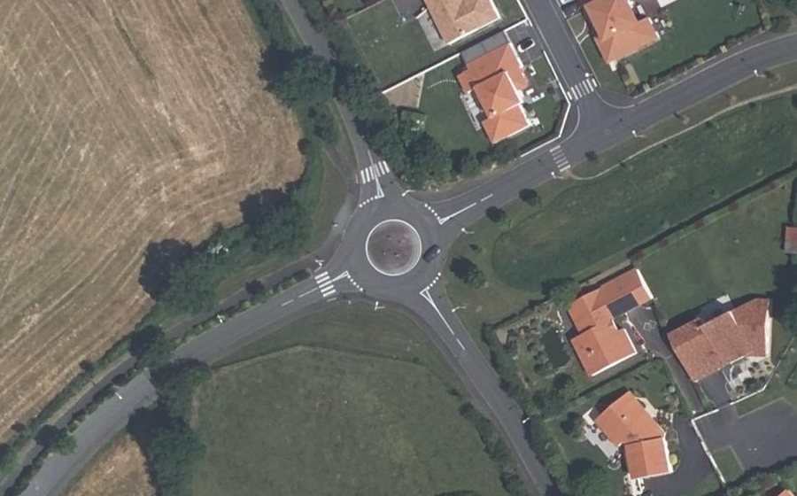 Vue aérienne du Rond-point anonyme n°53578282