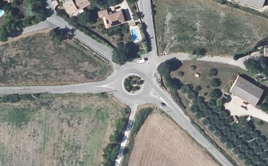 Vue aérienne du Rond-point anonyme n°536045717
