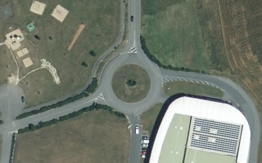 Vue aérienne du Rond-point anonyme n°536071705
