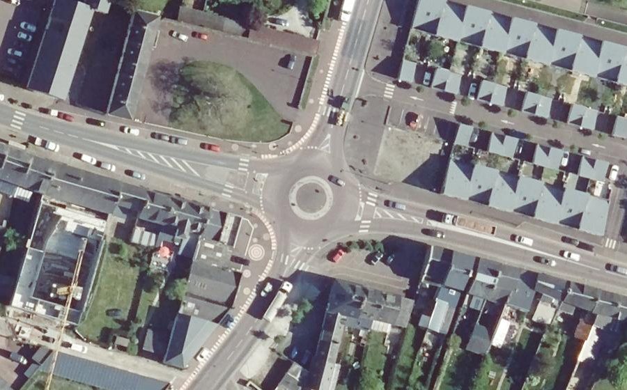 Vue aérienne du Rond-point anonyme n°536143191