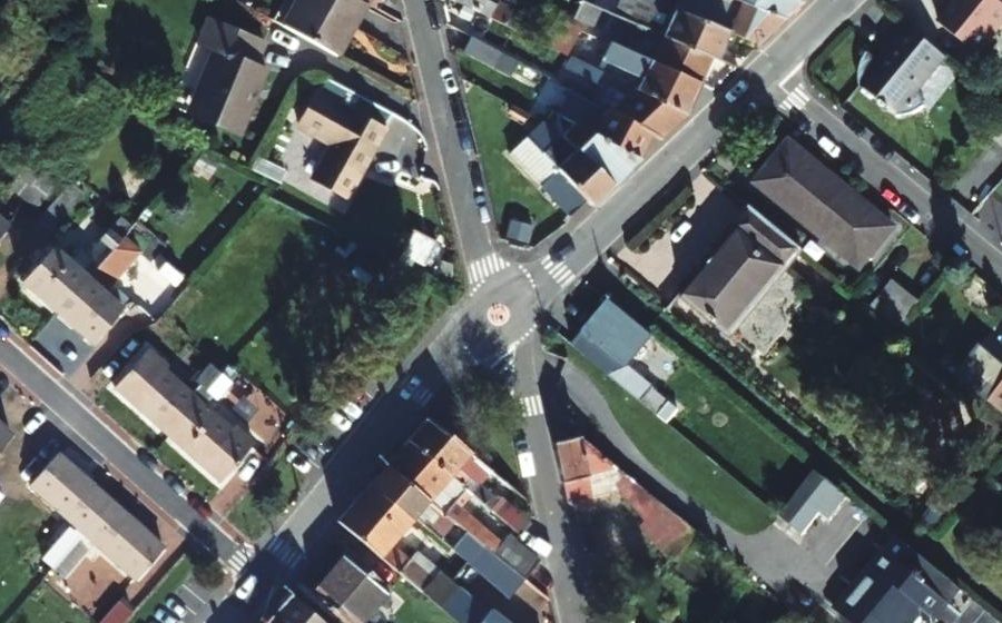 Vue aérienne du Rond-point anonyme n°53617231