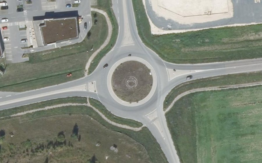 Vue aérienne du Rond-point anonyme n°536624884