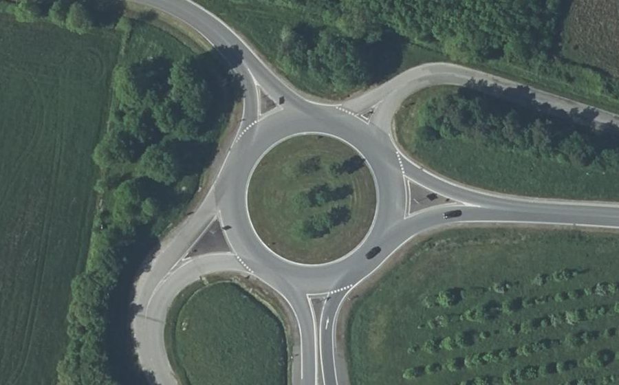 Vue aérienne du Rond-point anonyme n°53682213