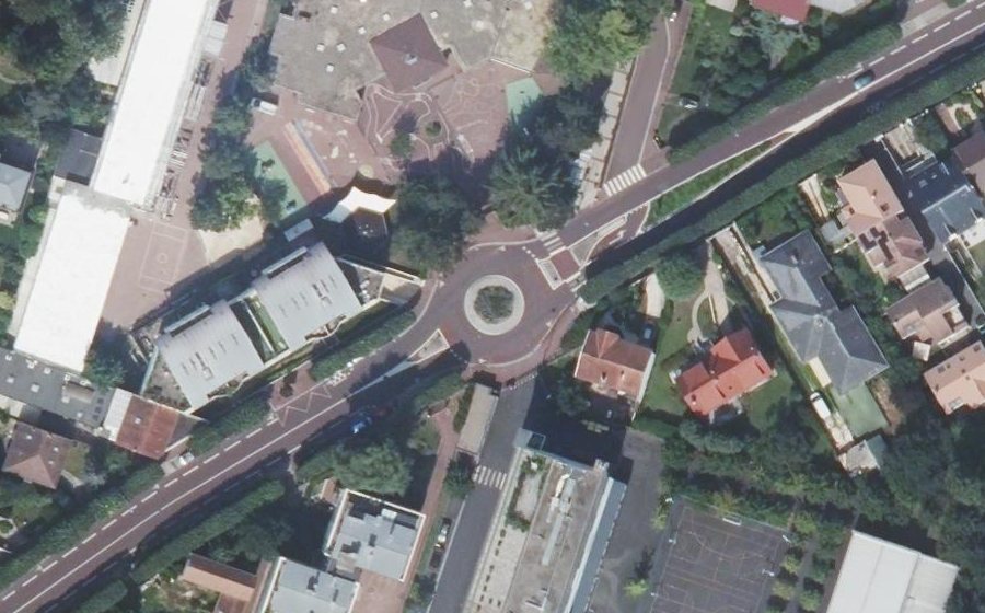 Vue aérienne du Rond-point anonyme n°536919877