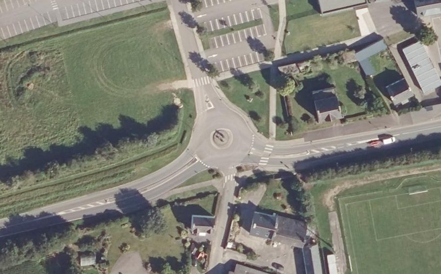 Vue aérienne du Rond-point anonyme n°536969907