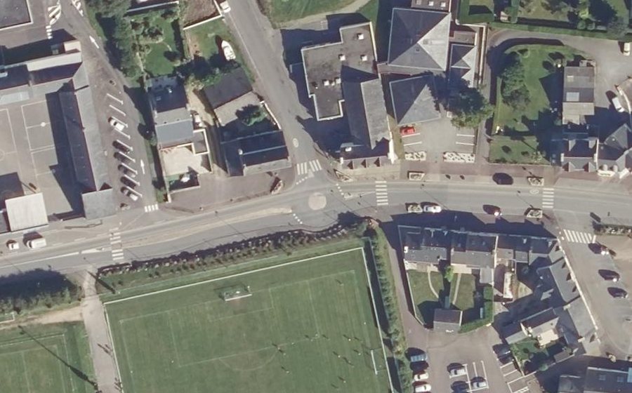 Vue aérienne du Rond-point anonyme n°536969916