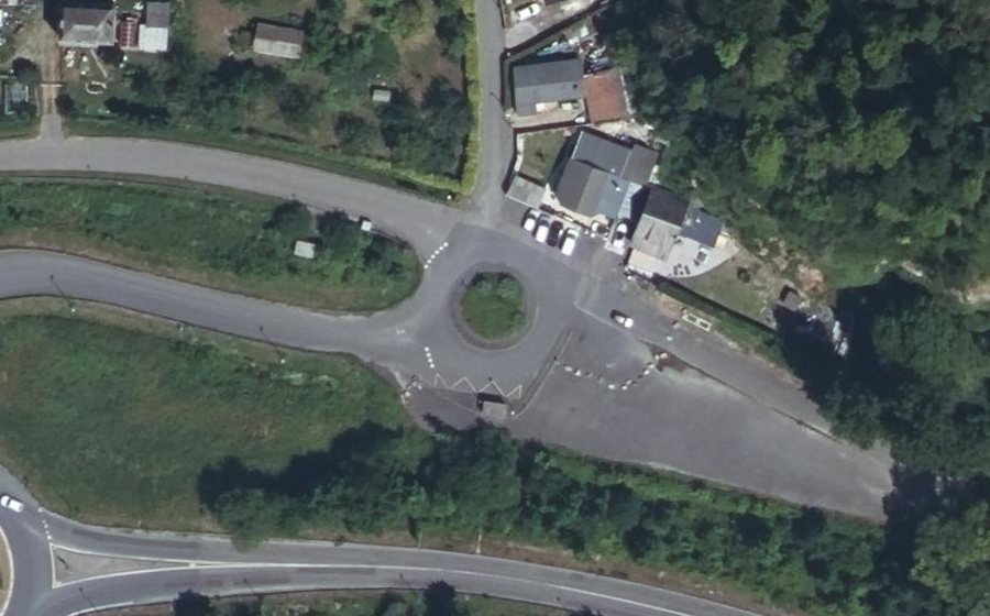 Vue aérienne du Rond-point anonyme n°537372082