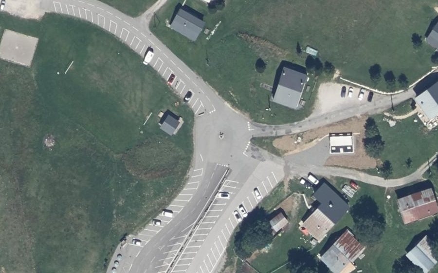 Vue aérienne du Rond-point anonyme n°537378876