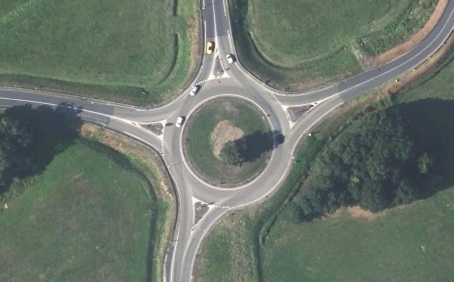 Vue aérienne du Rond-point anonyme n°53742283