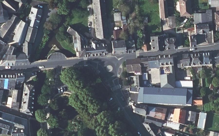 Vue aérienne du Rond-point anonyme n°53744771