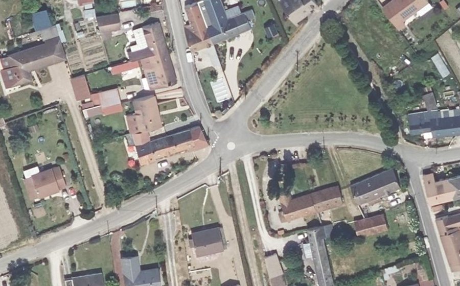 Vue aérienne du Rond-point anonyme n°53760029