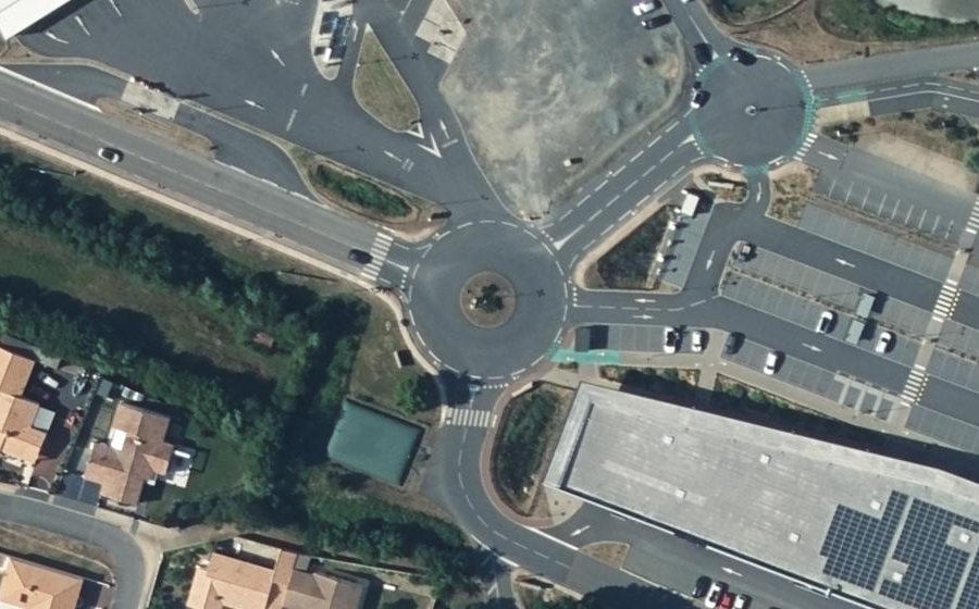 Vue aérienne du Rond-point anonyme n°537795377