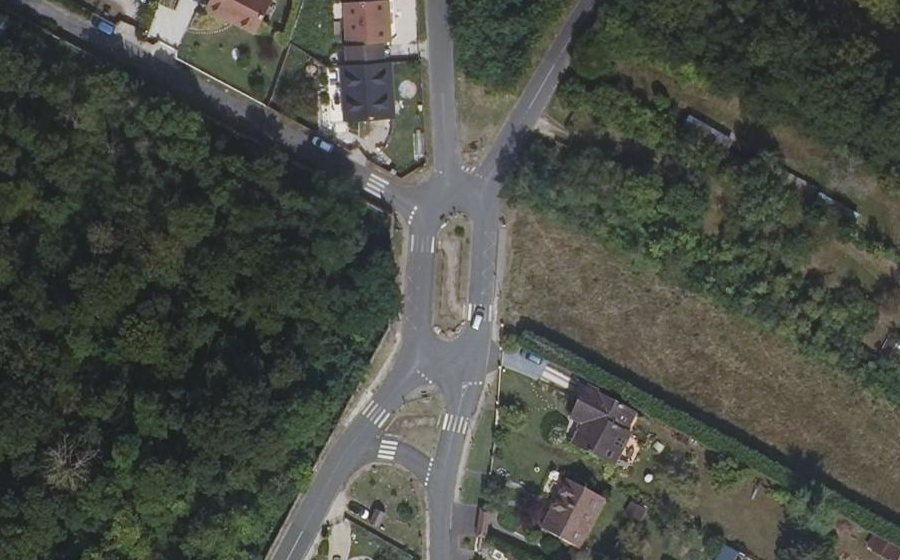 Vue aérienne du Rond-point anonyme n°537843501
