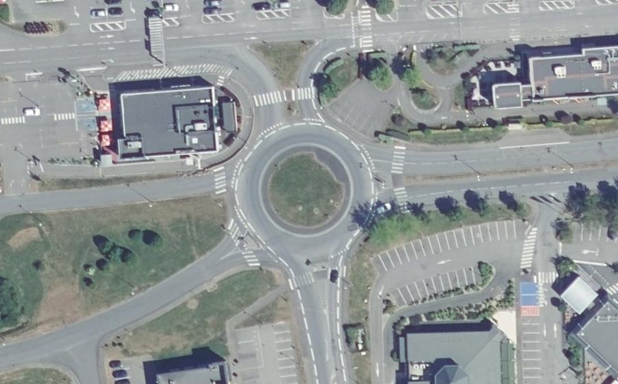 Vue aérienne du Rond-point anonyme n°53805569