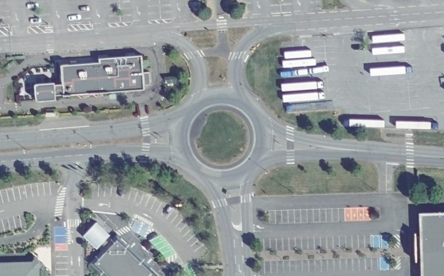Vue aérienne du Rond-point anonyme n°53805590