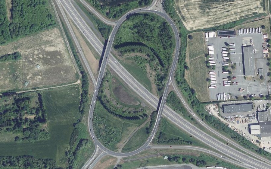 Vue aérienne du Rond-point anonyme n°53806597