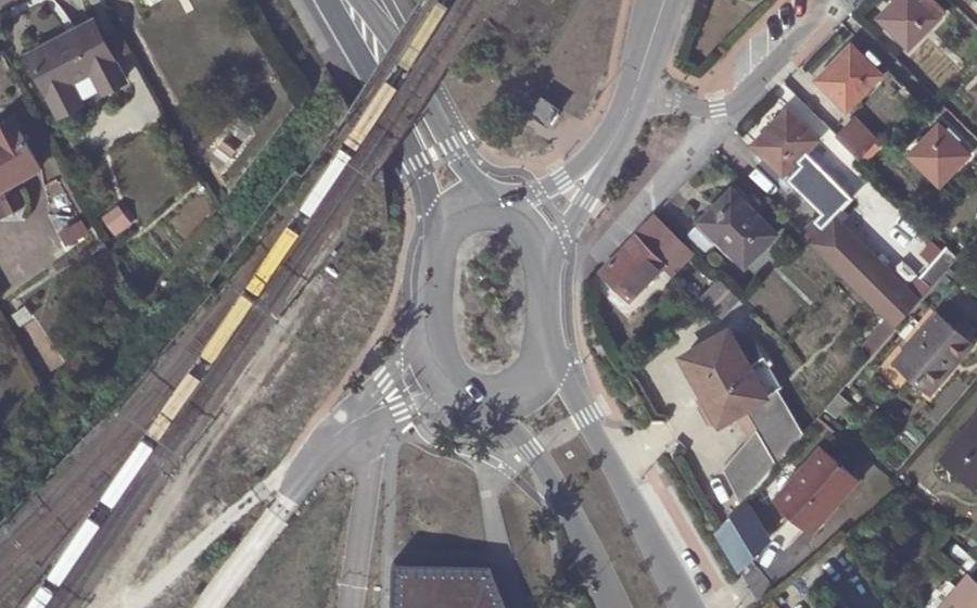 Vue aérienne du Rond-point anonyme n°53806887
