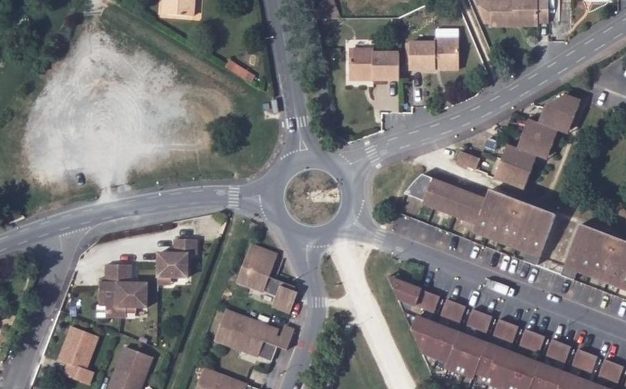 Vue aérienne du Rond-point anonyme n°53824983