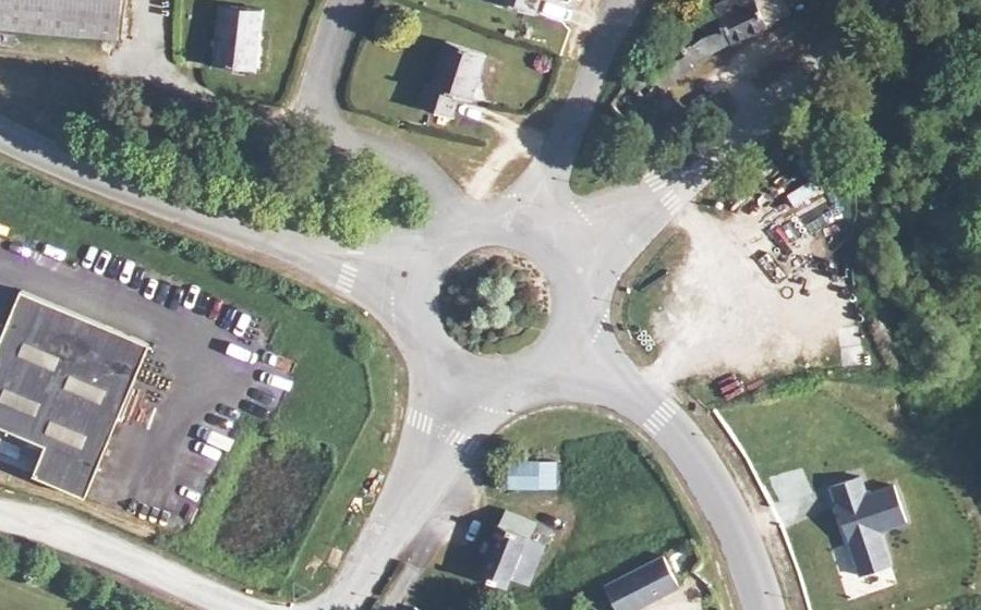 Vue aérienne du Rond-point anonyme n°53839856