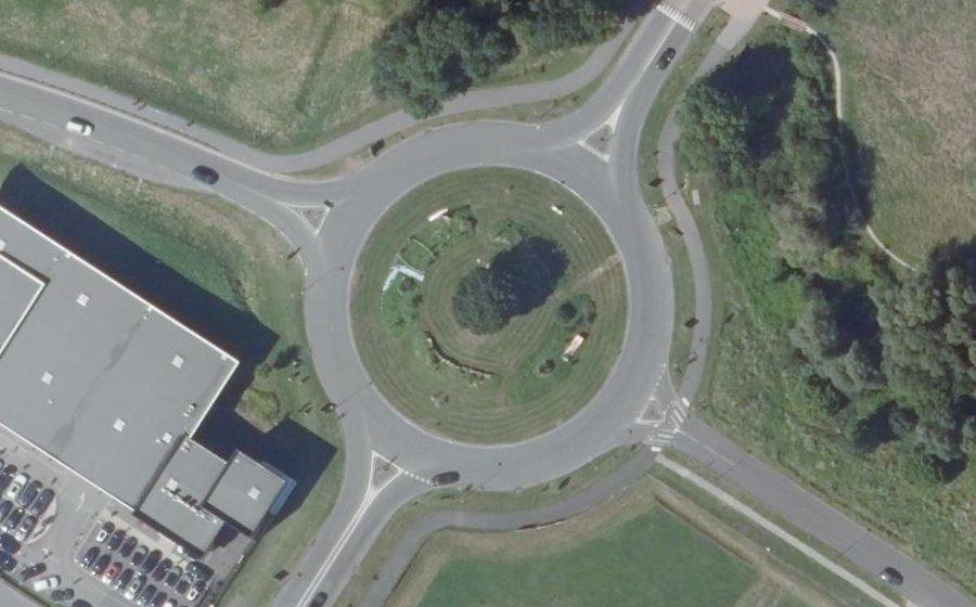 Vue aérienne du Rond-point anonyme n°538517595