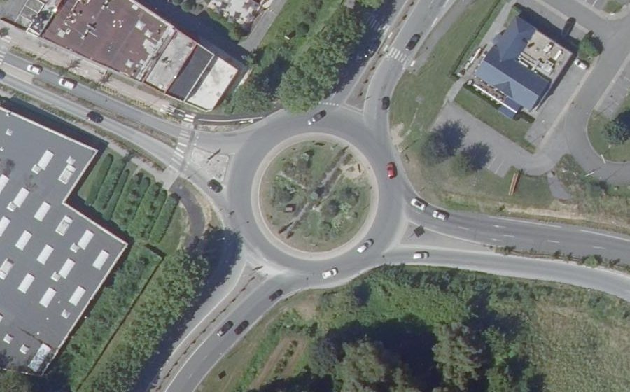 Vue aérienne du Rond-point anonyme n°538518059