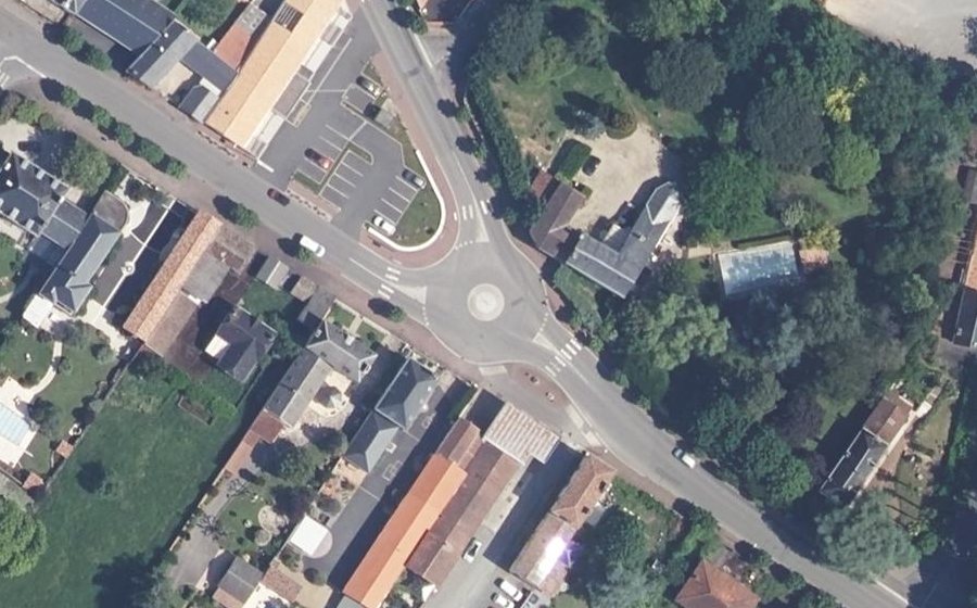 Vue aérienne du Rond-point anonyme n°538524860