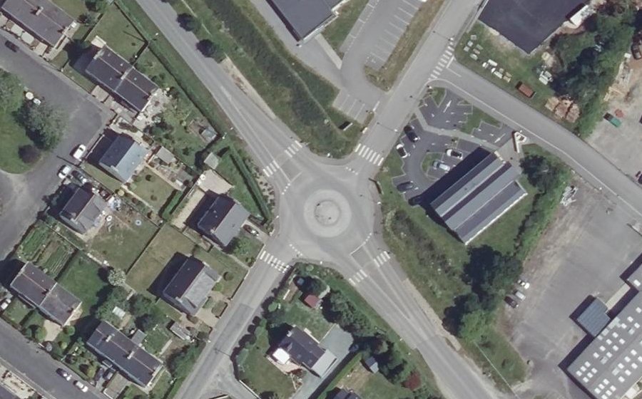 Vue aérienne du Rond-point anonyme n°538552973