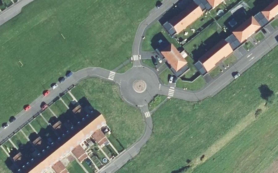 Vue aérienne du Rond-point anonyme n°538582752