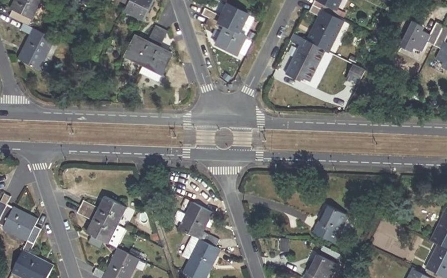 Vue aérienne du Rond-point anonyme n°538754943