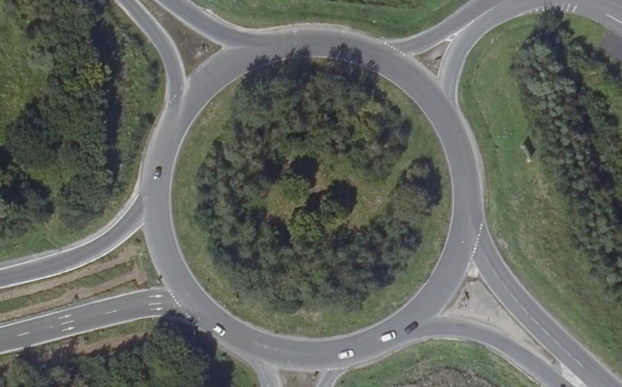 Vue aérienne du Rond-point anonyme n°539030478