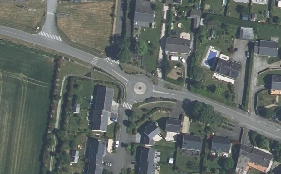 Vue aérienne du Rond-point anonyme n°539032508