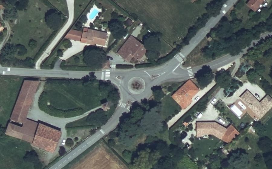 Vue aérienne du Rond-point anonyme n°539104769