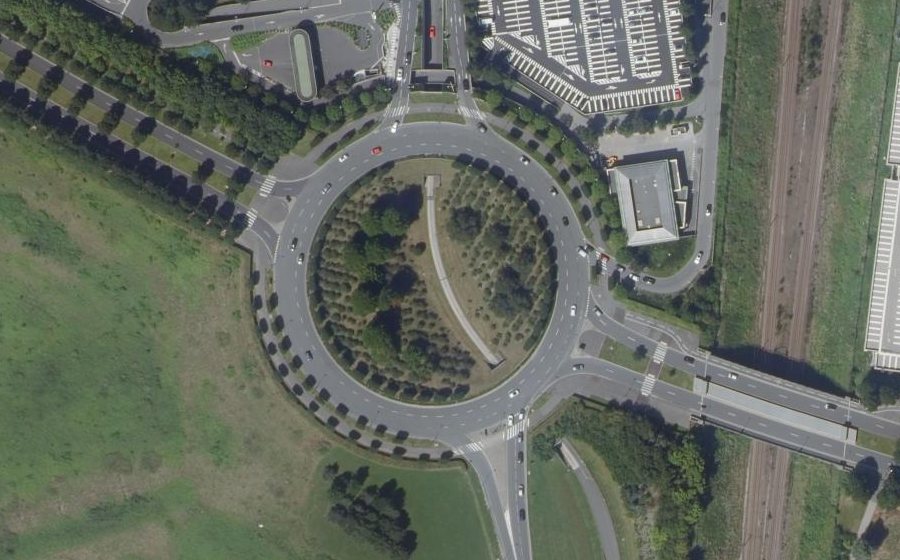 Vue aérienne du Rond-point anonyme n°539205775