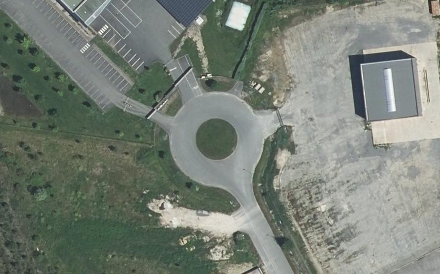 Vue aérienne du Rond-point anonyme n°539298382