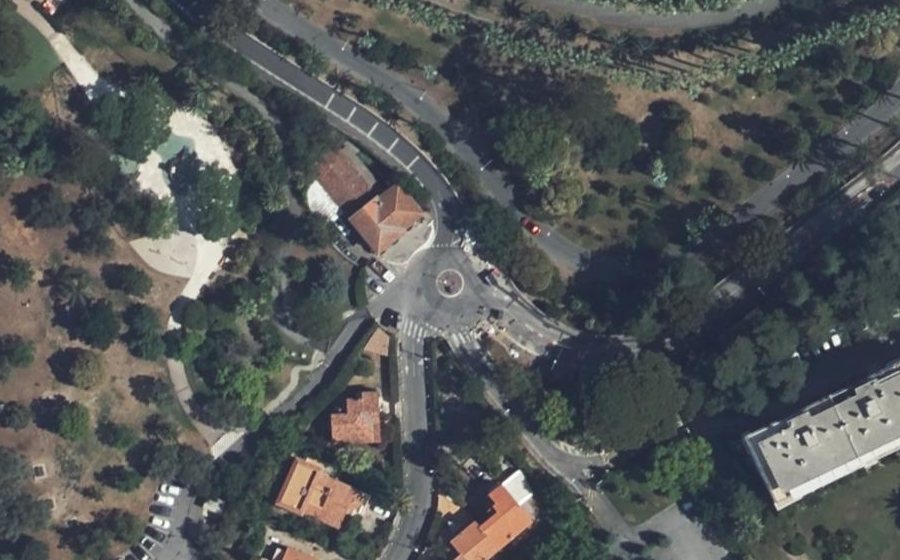 Vue aérienne du Rond-point anonyme n°53933309