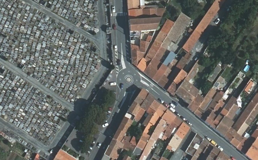 Vue aérienne du Rond-point anonyme n°539393805