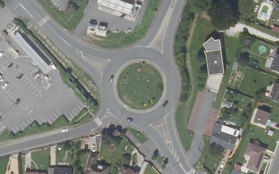 Vue aérienne du Rond-point anonyme n°539457941